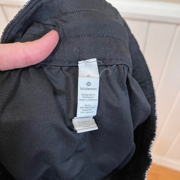 Lululemon tracker V 4” shorts - Picture 4 of 6